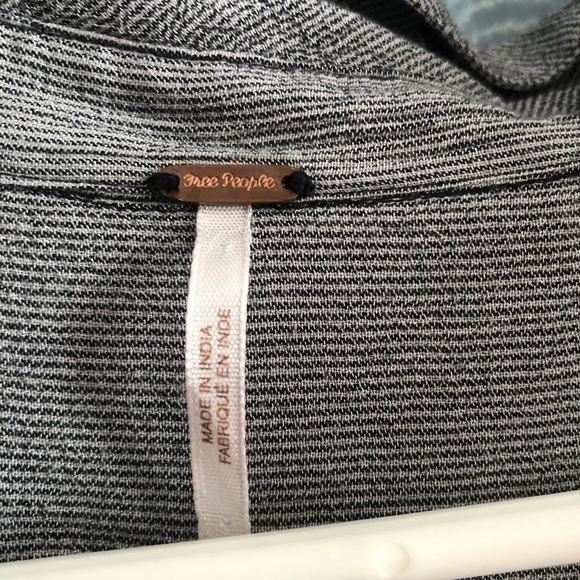 Free People Gray Lightweight Shirt Jacket -pinstripe, 100% rayon- woman’s small - Picture 14 of 16